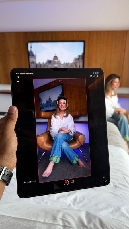 Bastidor de gravação: o monitor da câmera num tablet durante a diária